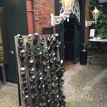 Michael Schmitz - Schon am Eingang grüßt der Wein - German Near Me - Oldenburg, NI