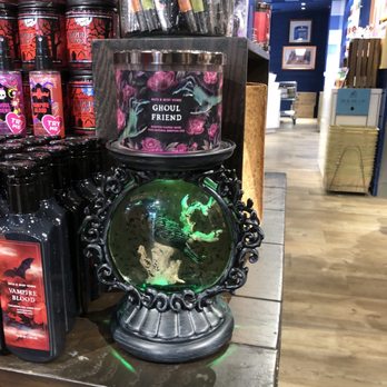 Bath & Body Works - Candle holder Halloween light up - Cosmetics & Beauty Supply Near Me - Lutz, Florida Bath & Body Works - Candle holder Halloween light up - Cosmetics & Beauty Supply Near Me - Lutz, Florida