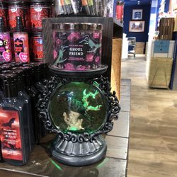 Bath & Body Works - Candle holder Halloween light up