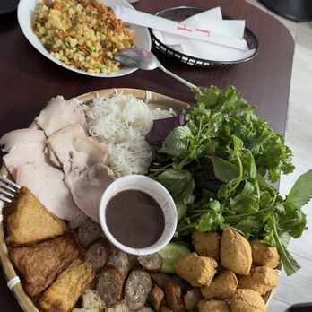 Bap’s Kitchen - Bapxao and bundaumamtom - Food Court Near Me - Garden Grove, California