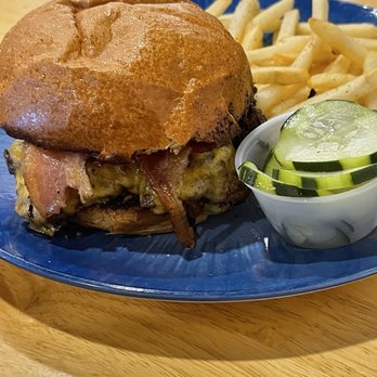 Smash Bros Bistro - Bacon cheeseburger - Salad Near Me - Fresno, California