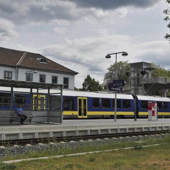 Bahnhof Vienenburg - Überdachter Warteraum am Gleis - Train Stations Near Me - Vienenburg, NI