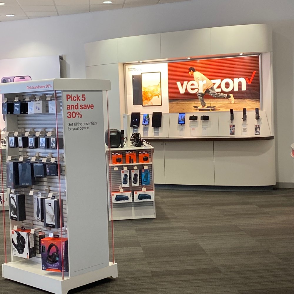 Verizon - Inside - Mobile Phones Near Me - Clermont, Florida Verizon - Inside - Mobile Phones Near Me - Clermont, Florida