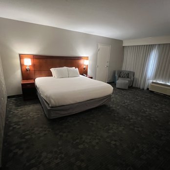 Courtyard By Marriott Gulfport Beachfront - King Room Gulf View - Hotels Near Me - Gulfport, Mississippi Courtyard By Marriott Gulfport Beachfront - King Room Gulf View - Hotels Near Me - Gulfport, Mississippi