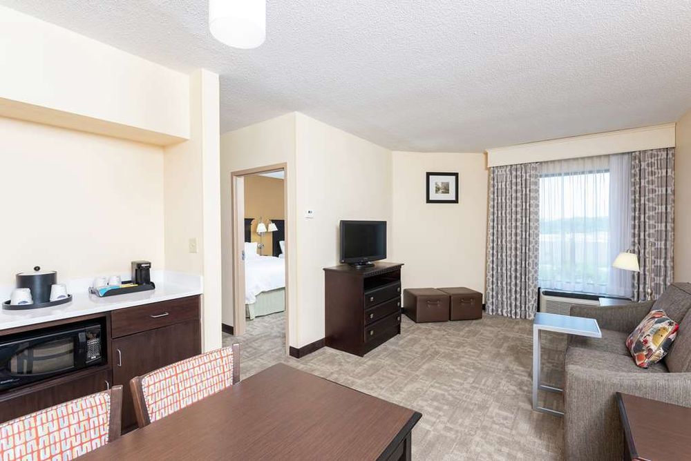 Hampton Inn & Suites Cleveland-Airport/Middleburg Heights