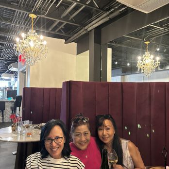 Fusion Cafe + Wine - Lunch with Yelper Elites Sherrie K and Jolene L - Venues & Event Spaces Near Me - Honolulu, Hawaii