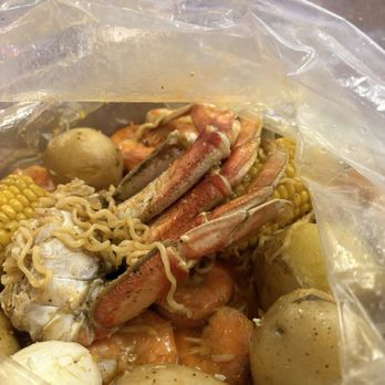Pier 9 Seafood and Bar - Sushi Bars Near Me - Bolingbrook, Illinois