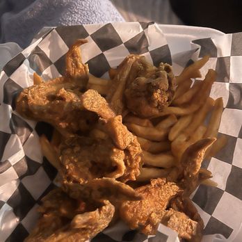 Harold's Chicken Shack - Wings and fries late night combo - Chicken Wings Near Me - Chicago, Illinois Harold's Chicken Shack - Wings and fries late night combo - Chicken Wings Near Me - Chicago, Illinois