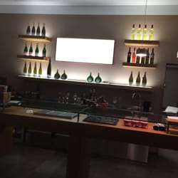 Hotel Weingut & Meintzinger - Rezeption und Weinausschank