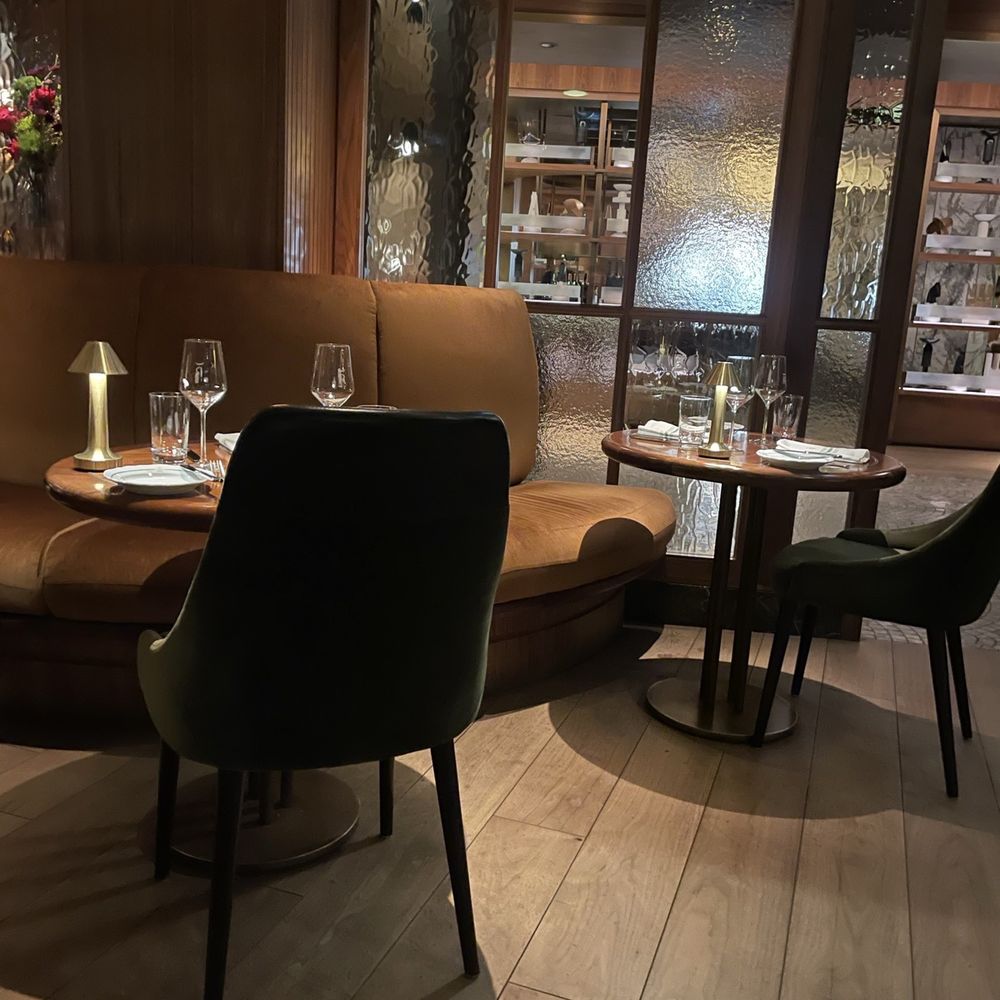 REIGN Restaurant - Cocktail Bars Near Me - Toronto, Ontario REIGN Restaurant - Cocktail Bars Near Me - Toronto, Ontario