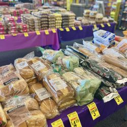 Lowe's Market - Large bakery & bread selection