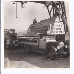 Superior Glass - Unloading crates off the rail cars