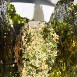 Sunny Blue - Spicy salmon omusubi