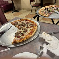 Navarro’s Pizza - Pizza