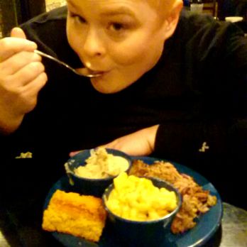 MOJO Hogtown Bar-B-Que - Pork shoulder with Mac and cheese and mashes potatoes - Barbeque Near Me - Gainesville, Florida
