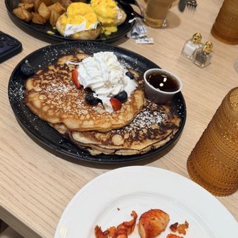 Social Birdie - Ricotta pancake and lobster benedict with lobster and pancetta on the side - Breakfast & Brunch Near Me - Queen Creek, Arizona Social Birdie - Ricotta pancake and lobster benedict with lobster and pancetta on the side - Breakfast & Brunch Near Me - Queen Creek, Arizona