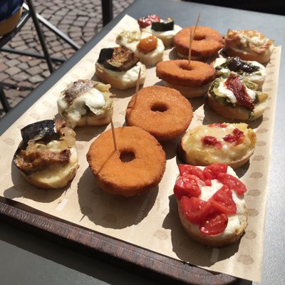 All'Ombra Della Piazza by null