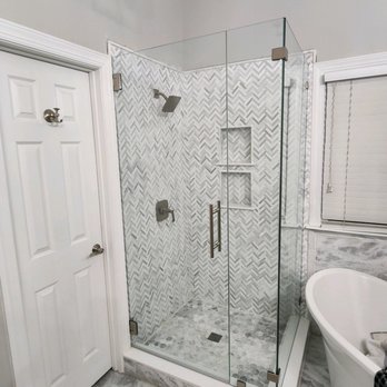 I Faropoulos CS - a bathroom with a walk in shower - Tiling Near Me I Faropoulos CS - a bathroom with a walk in shower - Tiling Near Me