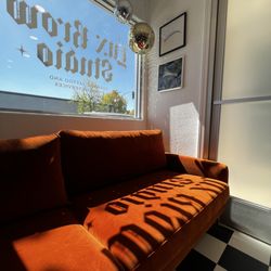 Lux Brow Studio - Lobby