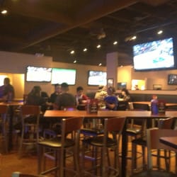 Native Grill & Wings - Table area
