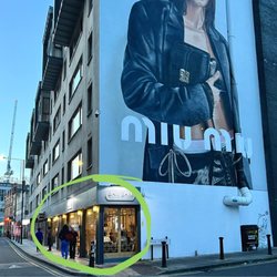 Bari Bari - Located on the NE corner of White Church Lane & Assam St; 2 blocks SE of the Aldgate East station & 21 minutes walk NE of Tower of London