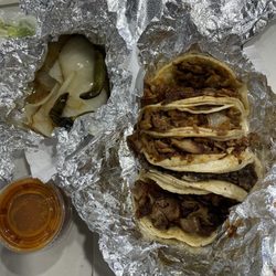 Tacos Los Morales - Tripas & al pastor