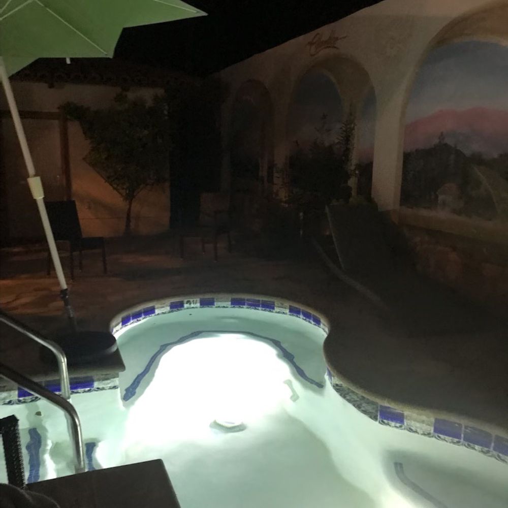 Chantico Inn & Suites - Jacuzzi - Hotels Near Me - Ojai, California