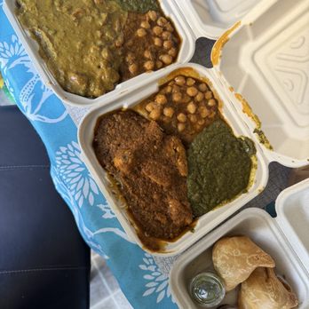 India Gourmet - Overstuffed combos: veg korma & ckn vindaloo w/ spinach saag, & chickpea masala, samosas w/ mint & tamarind chutneys. - Indian Near Me - Watsonville, California