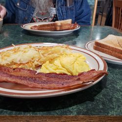All Season's Family Restaurant - Large ,1 egg bacon hash rooms toast.