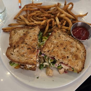 Social Kitchen & Bar - Hot chicken salad sandwich - New American Near Me - Birmingham, Michigan
