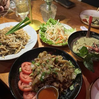 OBAO - Pad Thai, pad see ew, green curry - Asian Fusion Near Me - New York, New York