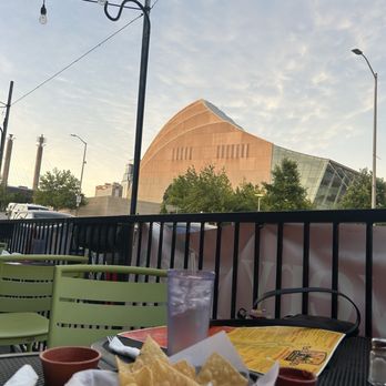 Los Tules - Chips & Salsa - Mexican Near Me - Kansas City, Missouri