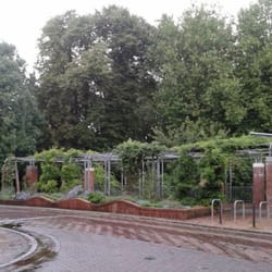 Stadtpark Buxtehude - Hinter dieser hübschen Anlage zwischen den Brücken fängt der Stadtpark an.