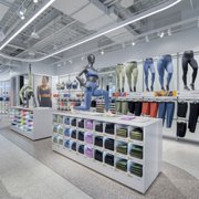 is there a nike store in aventura mall