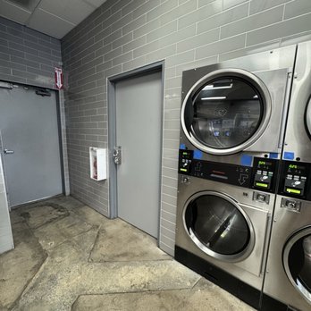 Laundry Love Coin Laundry - Laundromat Near Me - Burbank, California Laundry Love Coin Laundry - Laundromat Near Me - Burbank, California