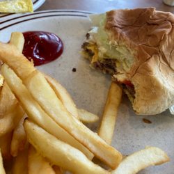 Golden Eagle Family Restaurant - Cheese burger