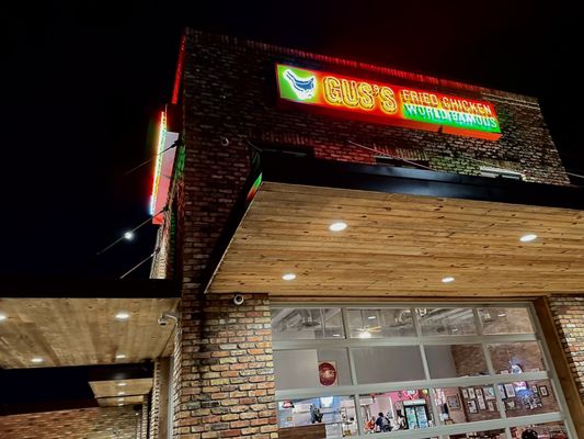 Gus's World Famous Fried Chicken by null