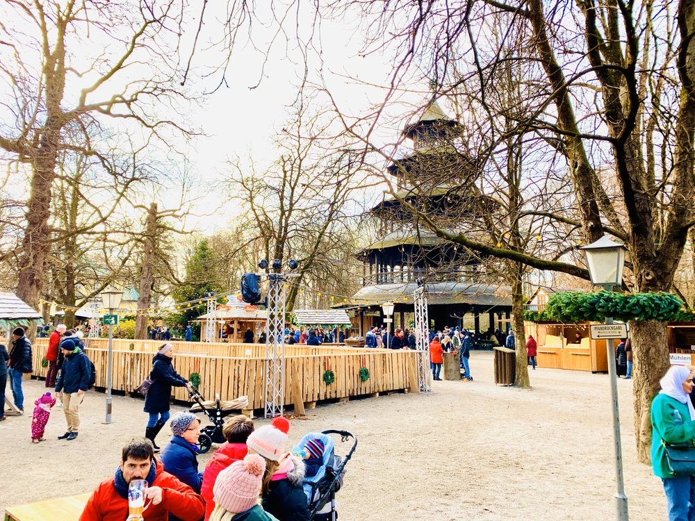 Weihnachtsmarkt am Chinesischen Turm