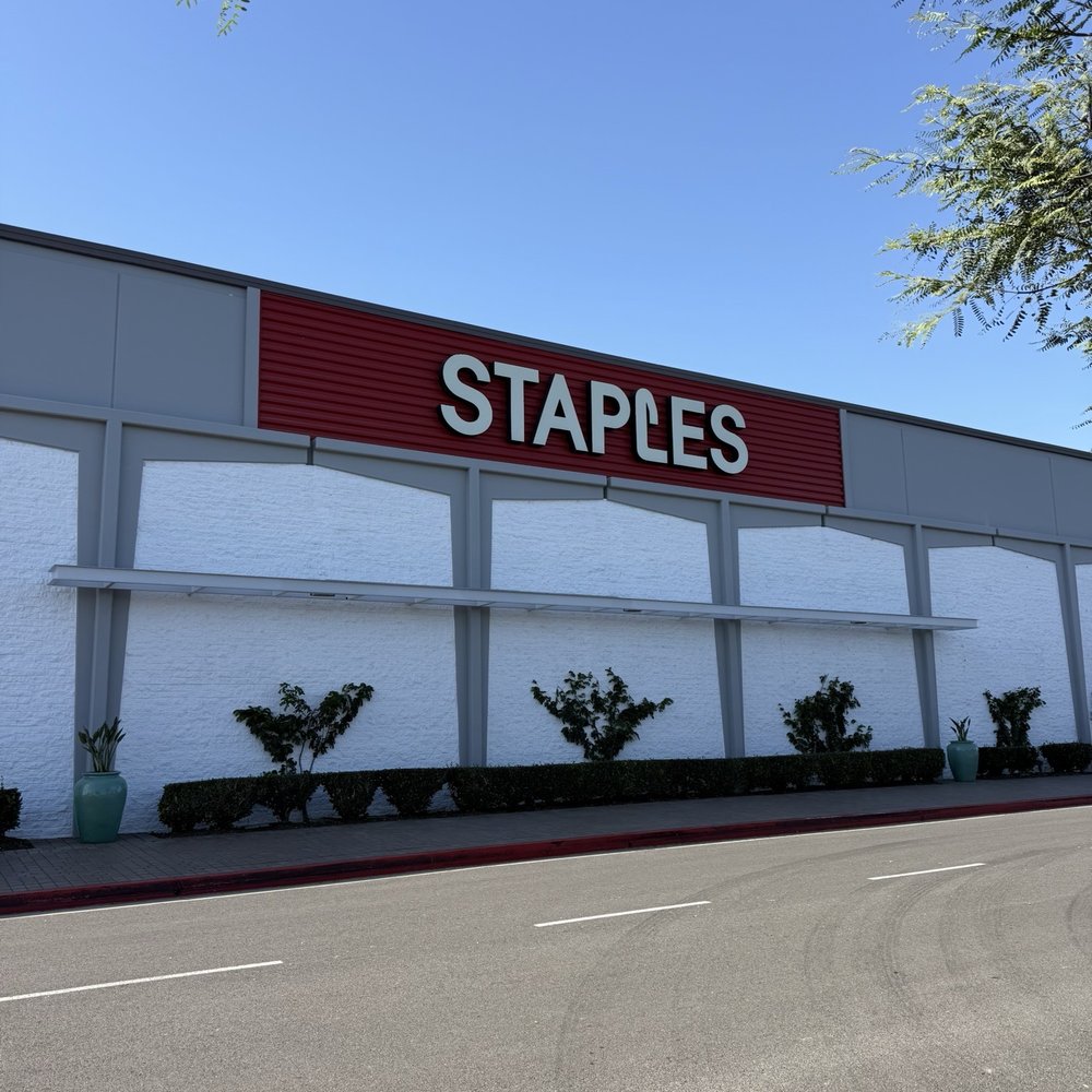 Staples - Side of building - Shipping Centers Near Me - Seal Beach, California