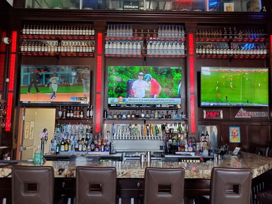 London's Pub & Grill by null