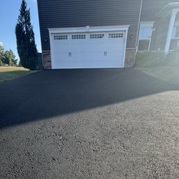 Quality asphalt driveway sealing service! Quality asphalt driveway sealing service!