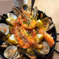 Si Tapas - Paella de mariscos- seafood paella