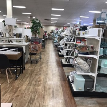 HomeGoods - Aisles are usually pretty clear of random items. - Home Decor Near Me - Solana Beach, California