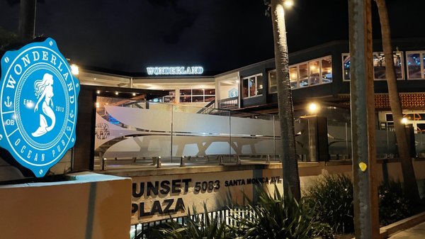 Wonderland Ocean Pub by null