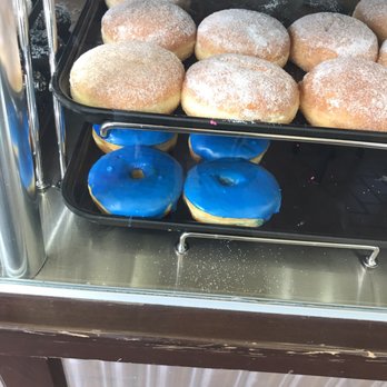 Yum Yum Donuts - Though they didn't have sprinkled one the bubblegum glaze was very good - Donuts Near Me - Madera, California