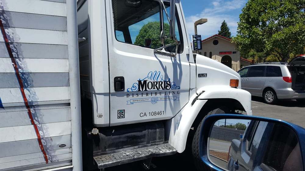 Morris Distributing Logo