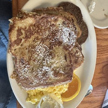 Old Mill Restaurant - Cinnamon Raisin Pecan French Toast - American Near Me - Pigeon Forge, Tennessee