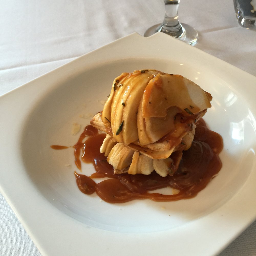 Gy - the stack of apples with rosemary caramel (étagère de pomme au caramel romarin) - French Near Me - Gatineau, Quebec Gy - the stack of apples with rosemary caramel (étagère de pomme au caramel romarin) - French Near Me - Gatineau, Quebec