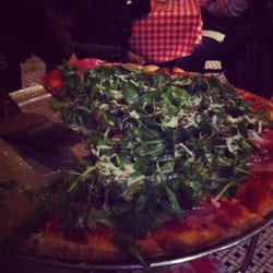 Prosciutto arugula pizza