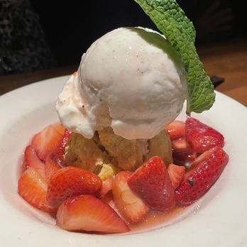 131 MAIN Restaurant - Strawberry Shortcake - American Near Me - Cornelius, North Carolina